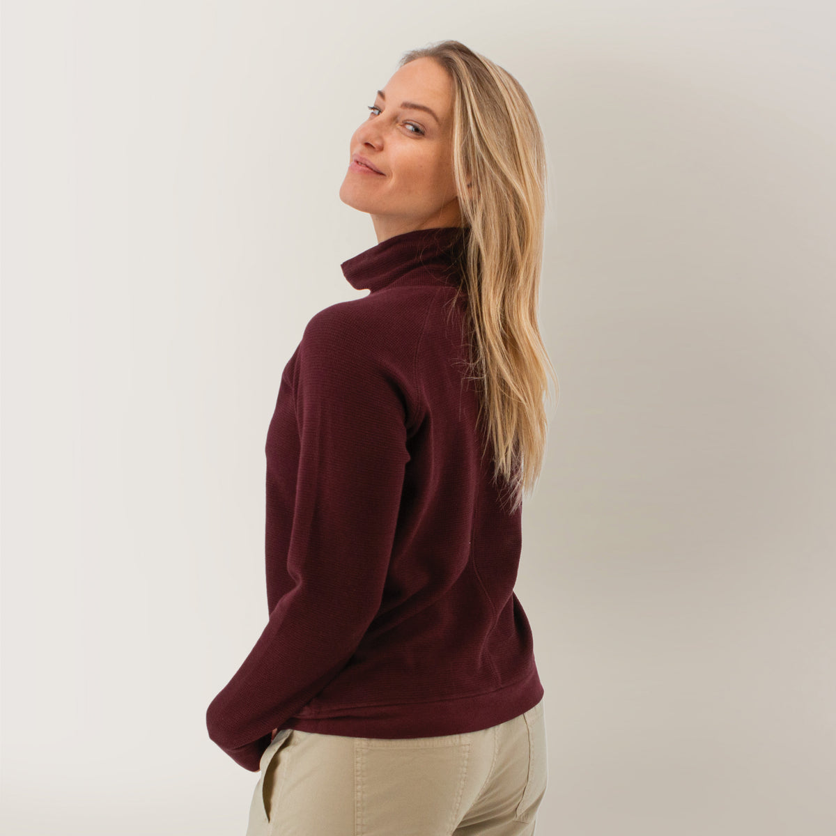AVENTURA Tiffi Cowl Neck